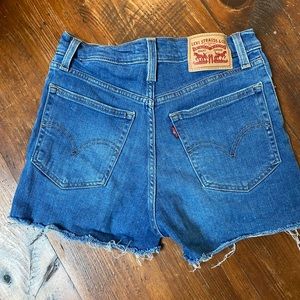 Levi cut off shorts